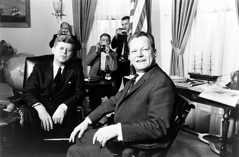 20 04 john f  kennedy meeting with willy brandt march 13 1961