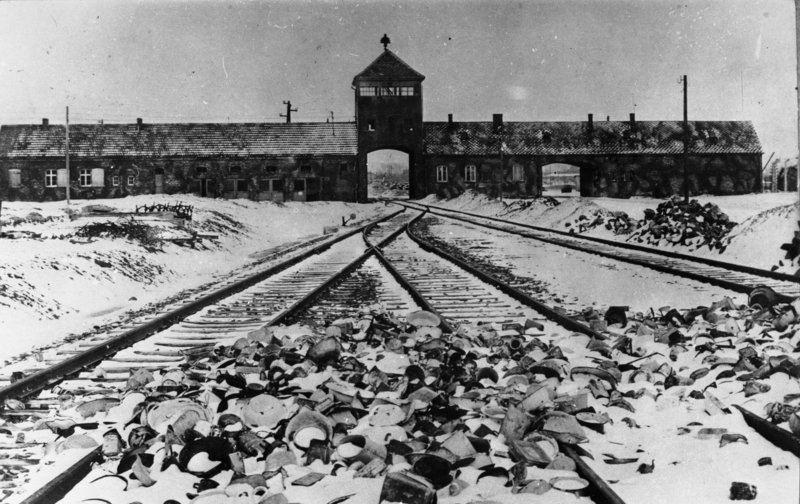 27 01 bundesarchiv bild 175-04413 kz auschwitz einfahrt