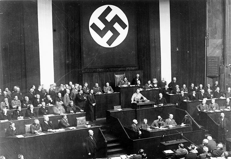 30 01  rtwab01 bundesarchiv bild 102-14439 rede adolf hitlers zum ermchtigungsgesetz