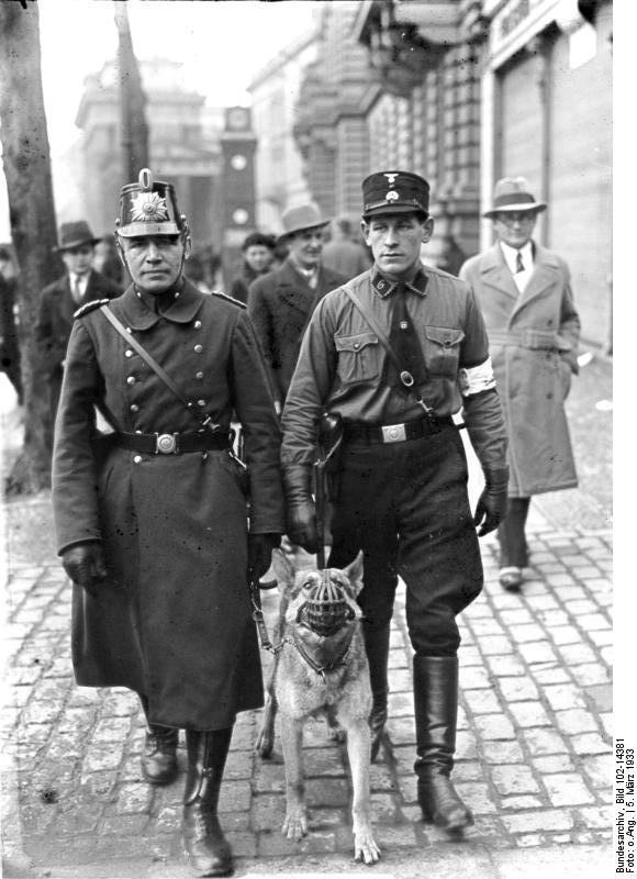 05 02 bundesarchiv bild 102-14381 berlin polizeipatrouille am wahltag