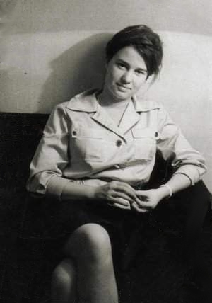 07 01 ulrike meinhof als junge journalistin retuschiert