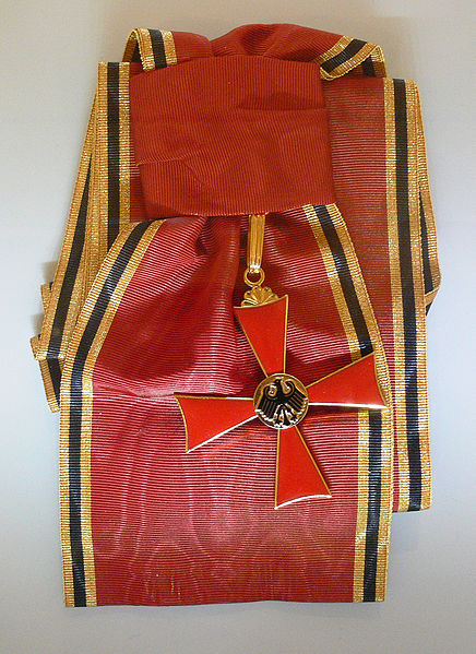 07 01 bundesverdienstkreuz mit schulterband