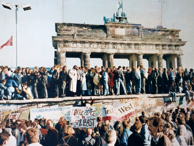 09 03 thefalloftheberlinwall1989