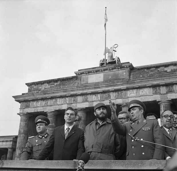 25 01 berlin fidel castro an der grenze