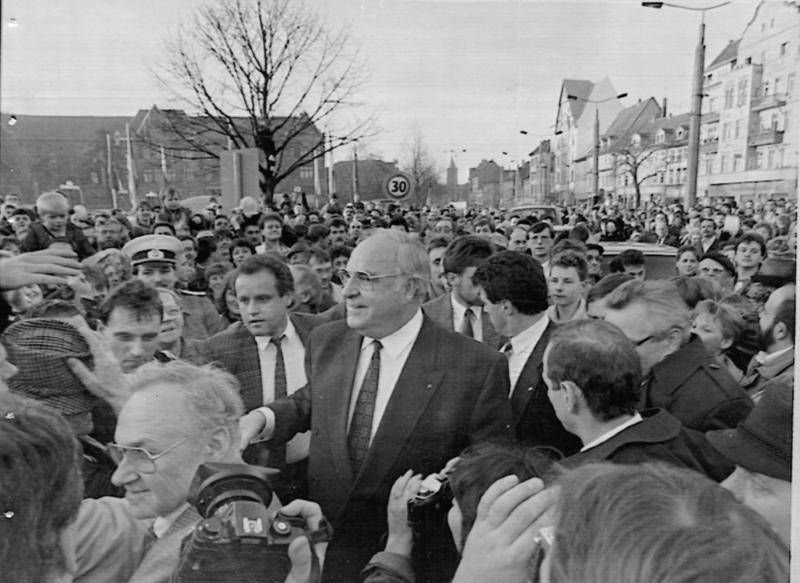 02 01 bundesarchiv bild 183-1990-0220-032 erfurt helmut kohl im wahlkampf